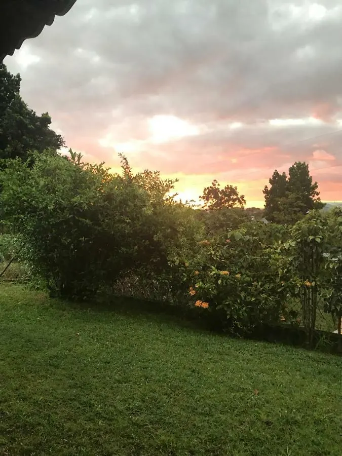 Charmant Bungalow Au Coeur De L'Ile Baie-Mahault